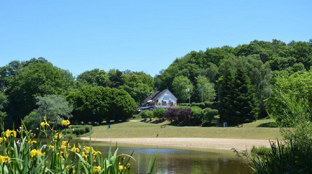 L'Aquarelle - Camping Hotel La Souterraine Buitenkant foto