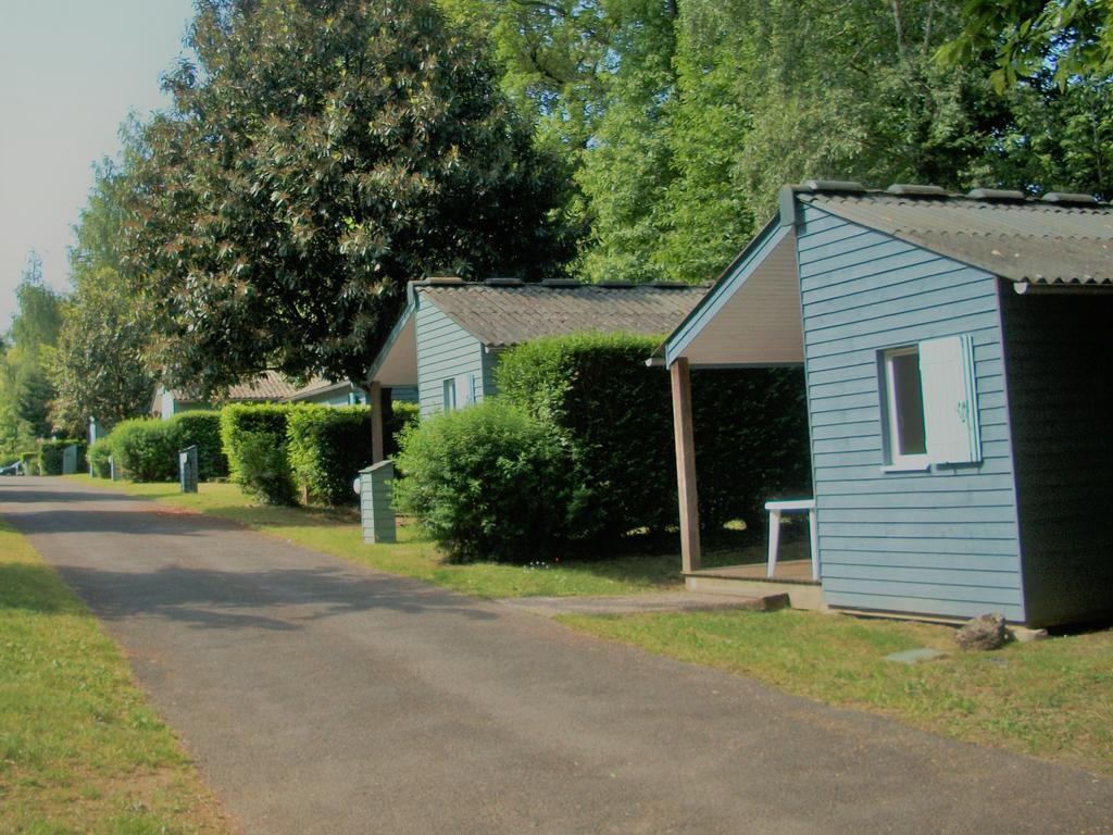 L'Aquarelle - Camping Hotel La Souterraine Buitenkant foto